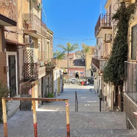 Scalinata Del Nespolo Aci Trezza