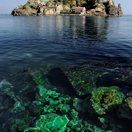 Scalinata Del Nespolo Aci Trezza