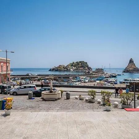 Scalinata Del Nespolo Aci Trezza