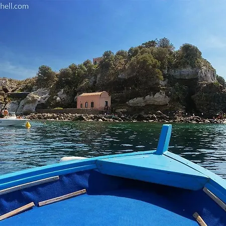 Scalinata Del Nespolo Aci Trezza